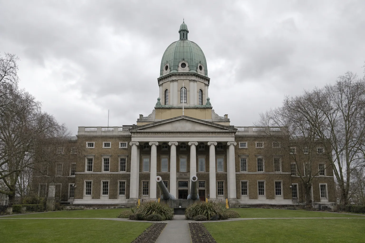 Abbey hour vs Imperial War Museum — Westminster morning comparison