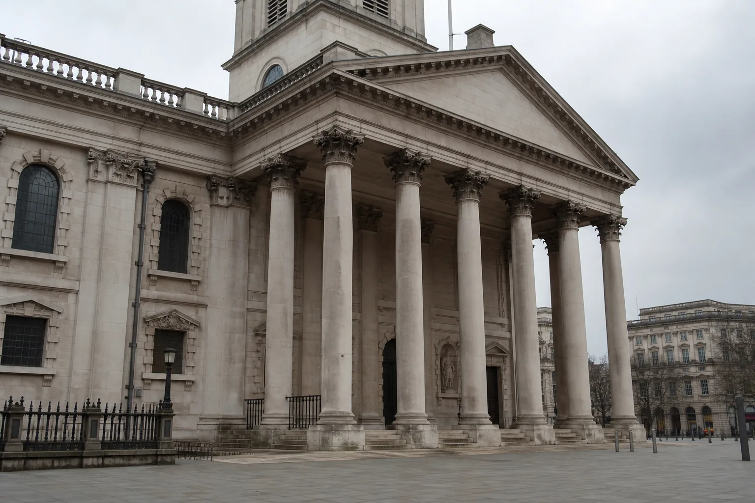 Abbey hour vs St Martin-in-the-Fields — Westminster morning comparison